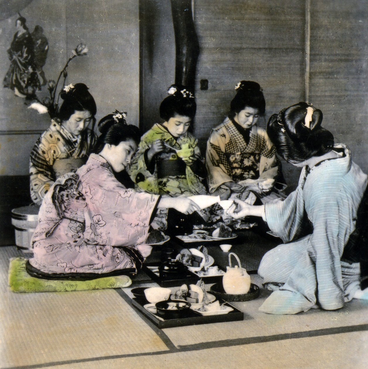 Die Teezeremonie, um 1900 von Japanese Photographer