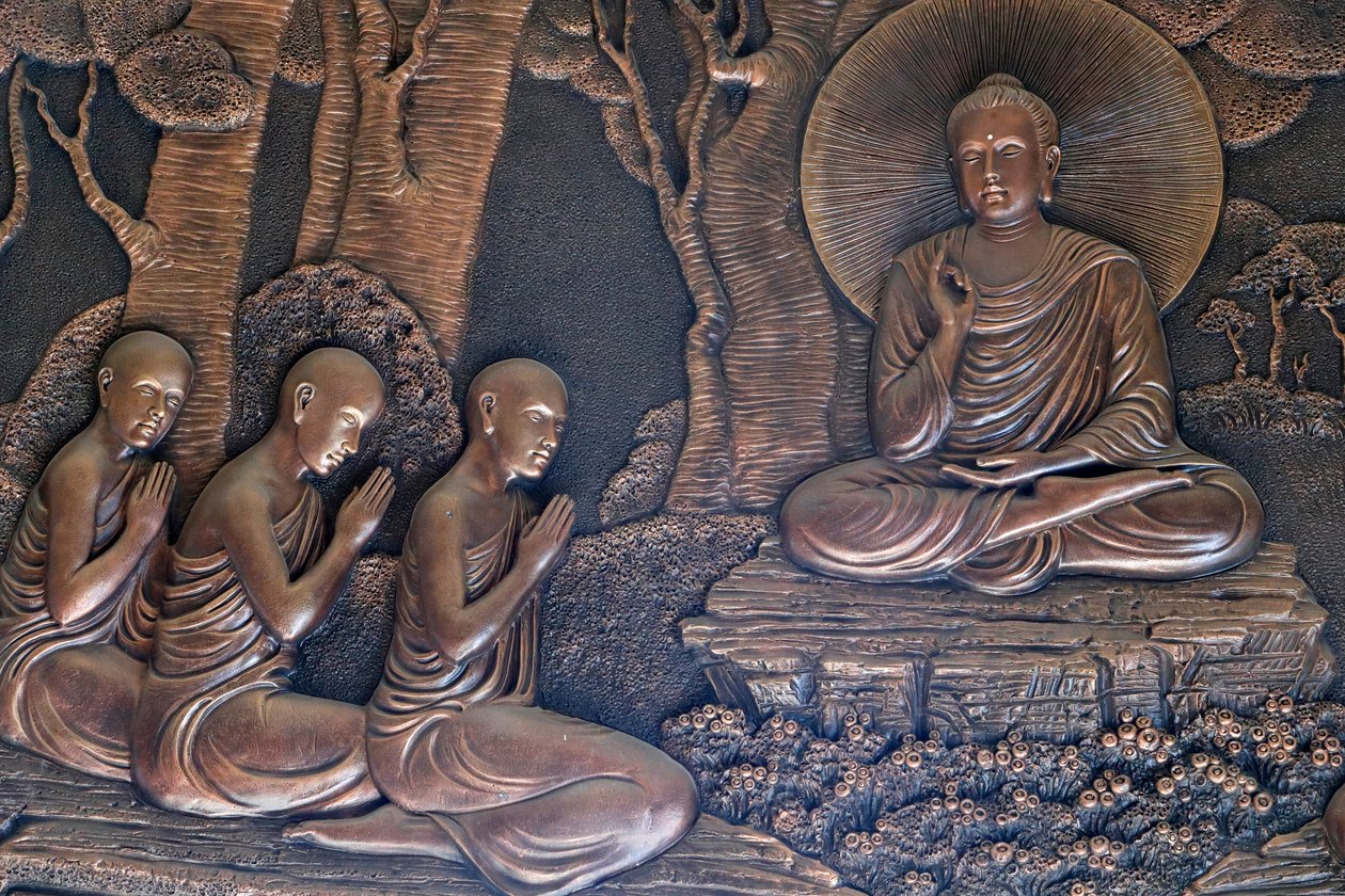 Linh Phong buddhistischer Tempel, Leben des Buddha, Nach seiner Erleuchtung hielt Buddha Shakyamuni seine erste Predigt, Dalat, Vietnam von Unknown