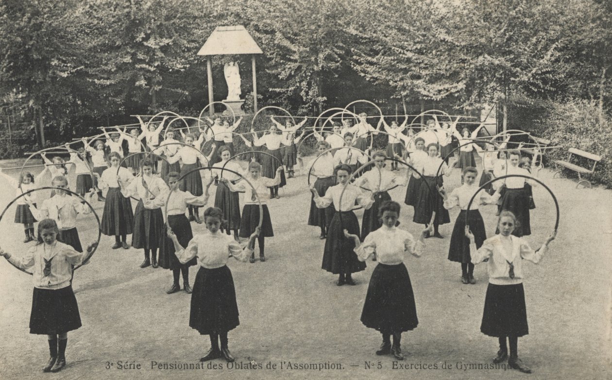 Katholische Schulmädchen von French Photographer