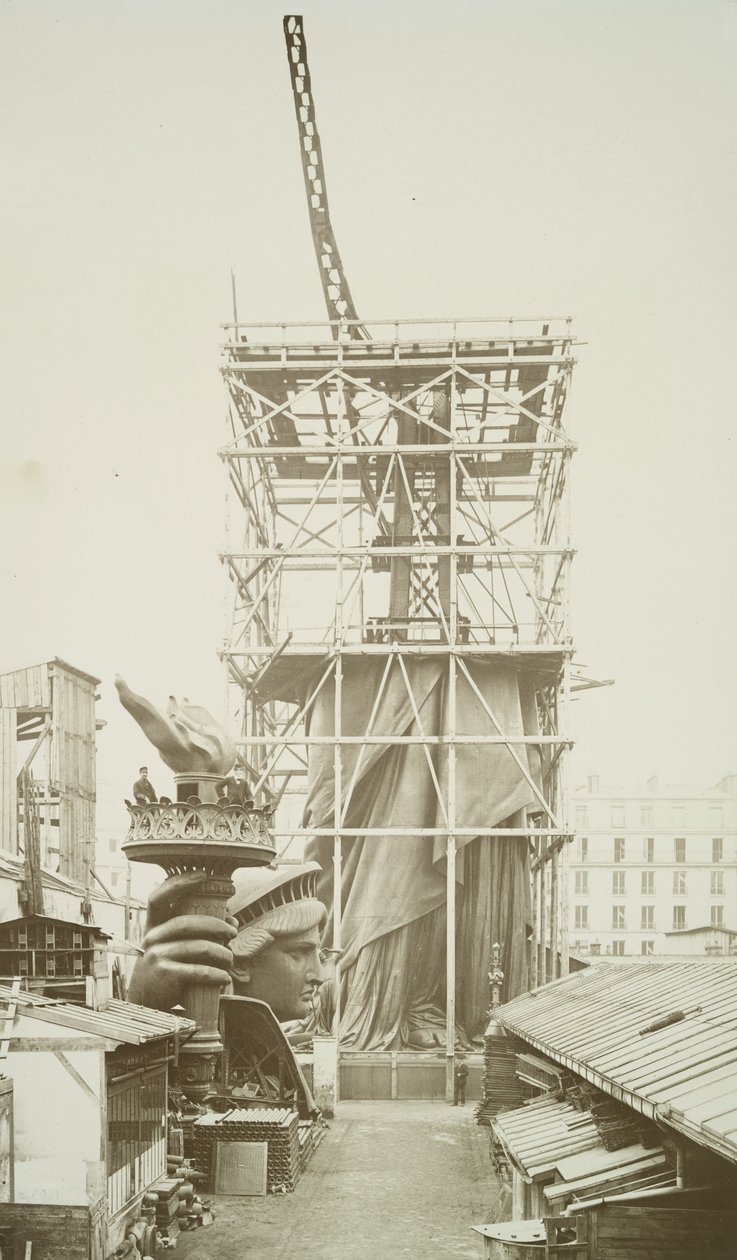 Zusammenbau der Freiheitsstatue, 1883 von Albert Fernique