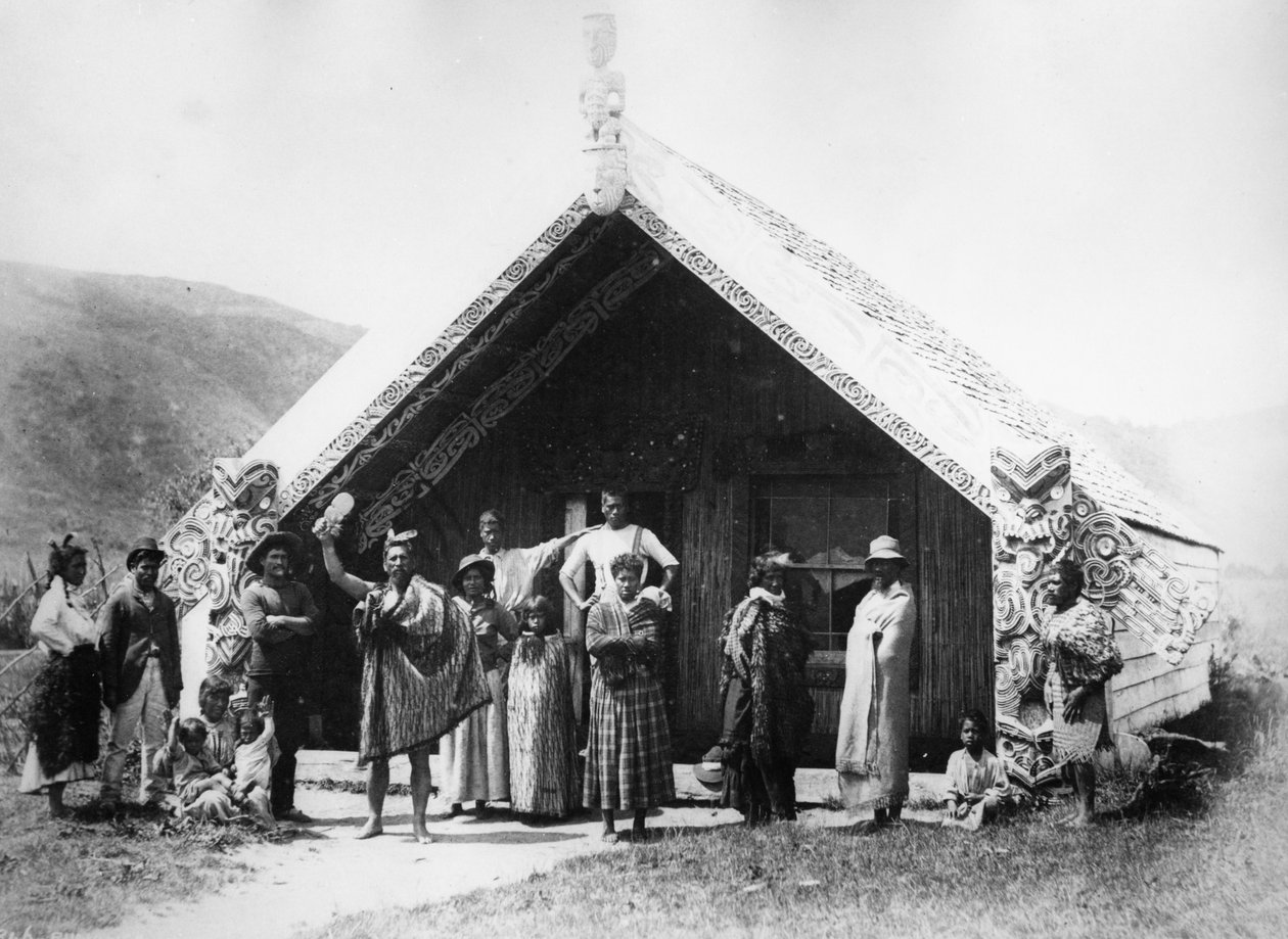 Whare Runanga - Wairoa, ca. 1865-70 von Alfred Burton