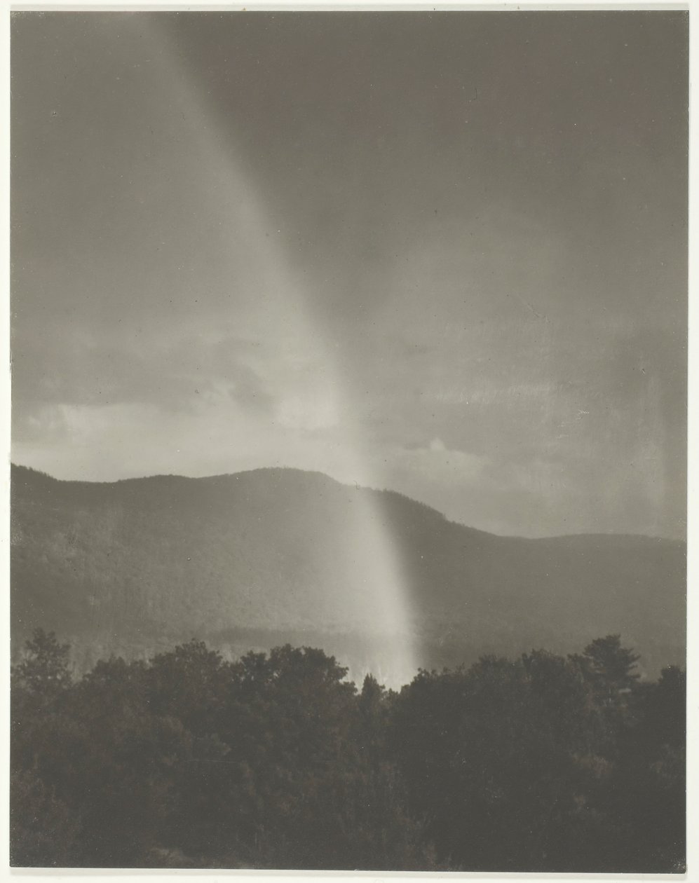 Regenbogen, 1920 von Alfred Stieglitz