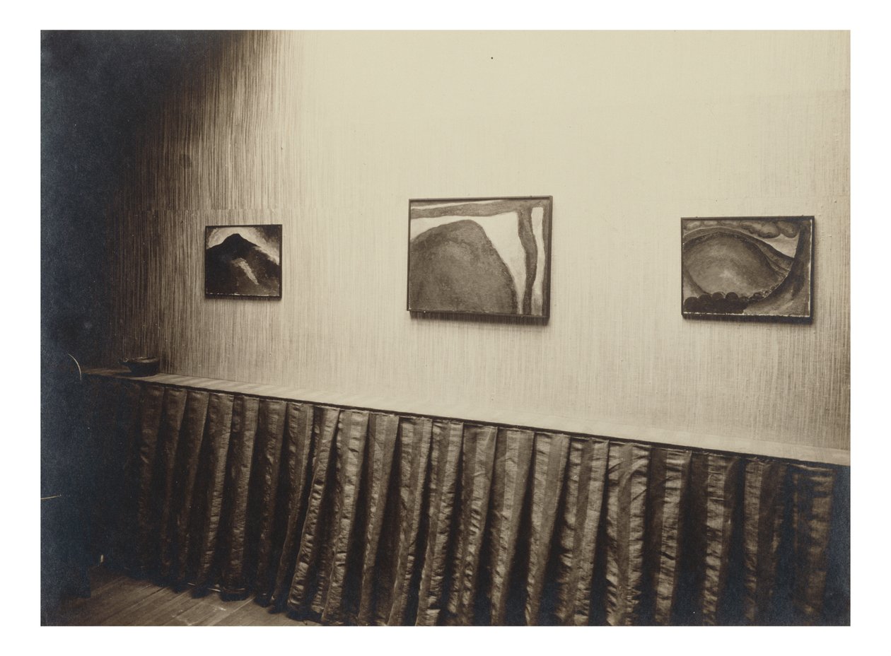 Raum nach rechts - Wand nach rechts von Alfred Stieglitz