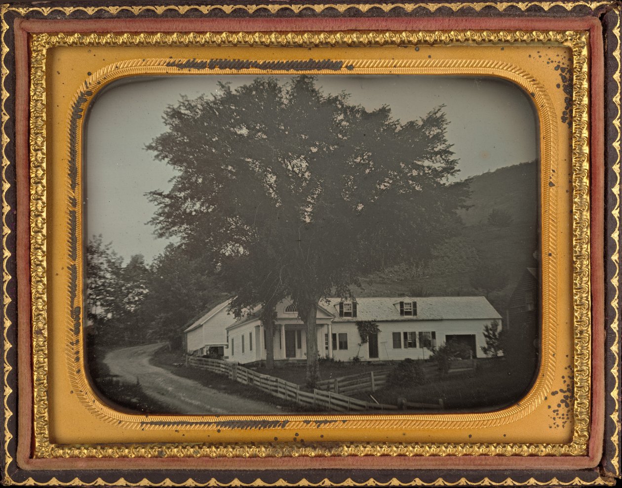 Haus auf einem Hügel von American 19th Century