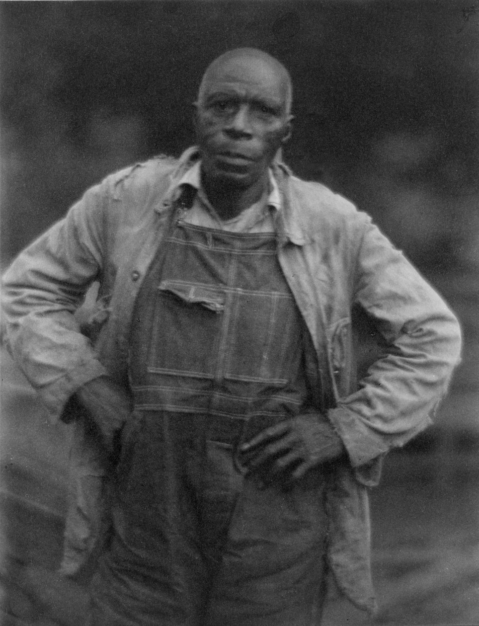 Mann in Overalls von American Photographer