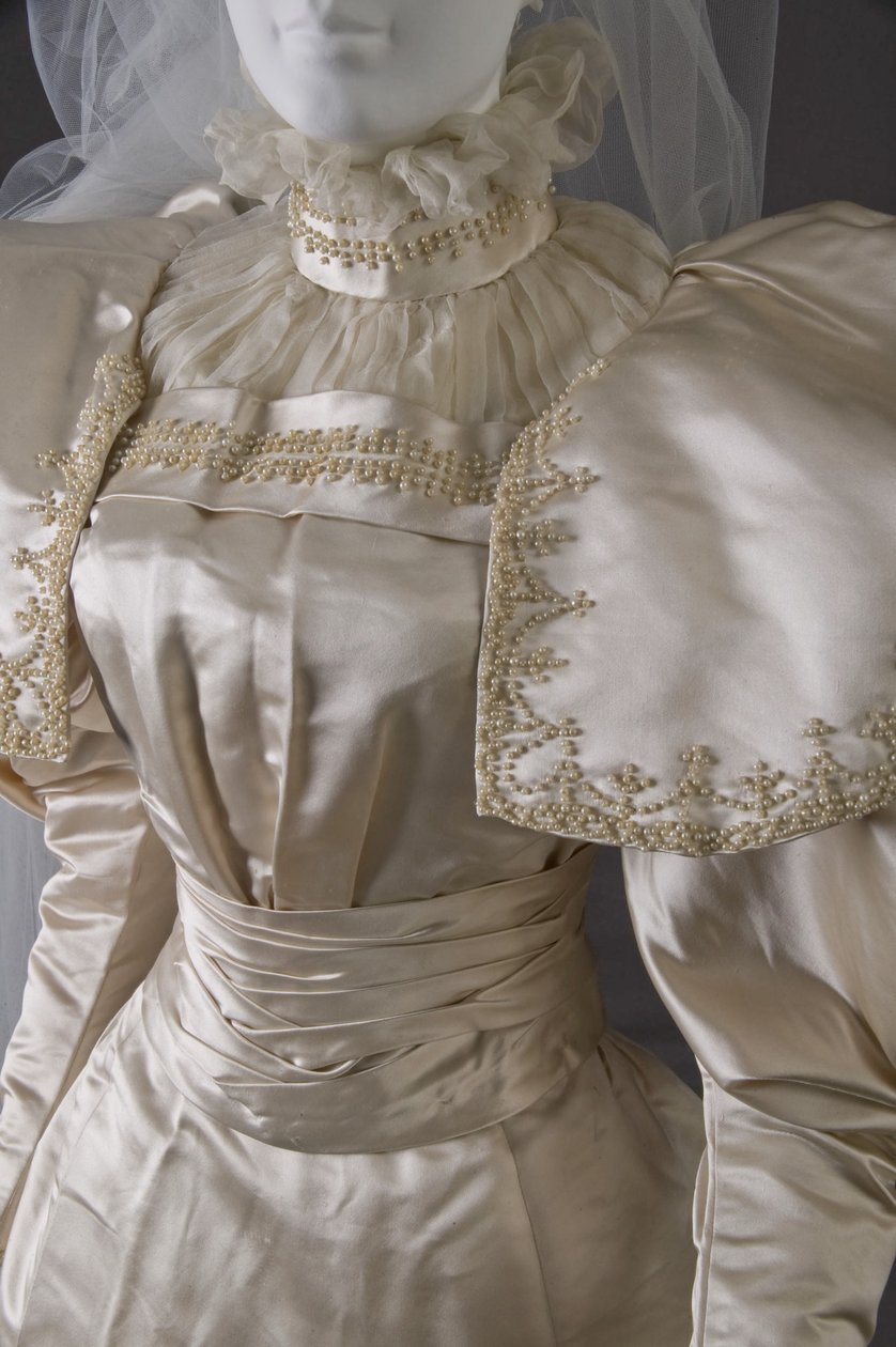 Hochzeitskleid von American School