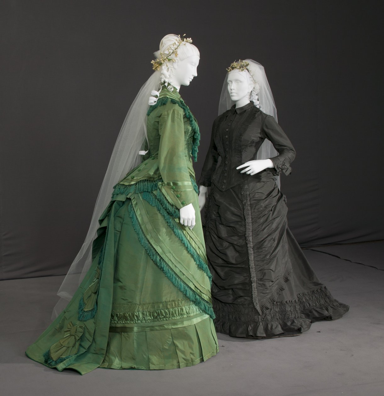 Hochzeitskleid von American School