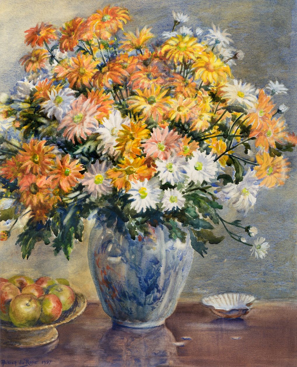 Chrysanthemen in einer blau-weißen Vase von Anthea Durose