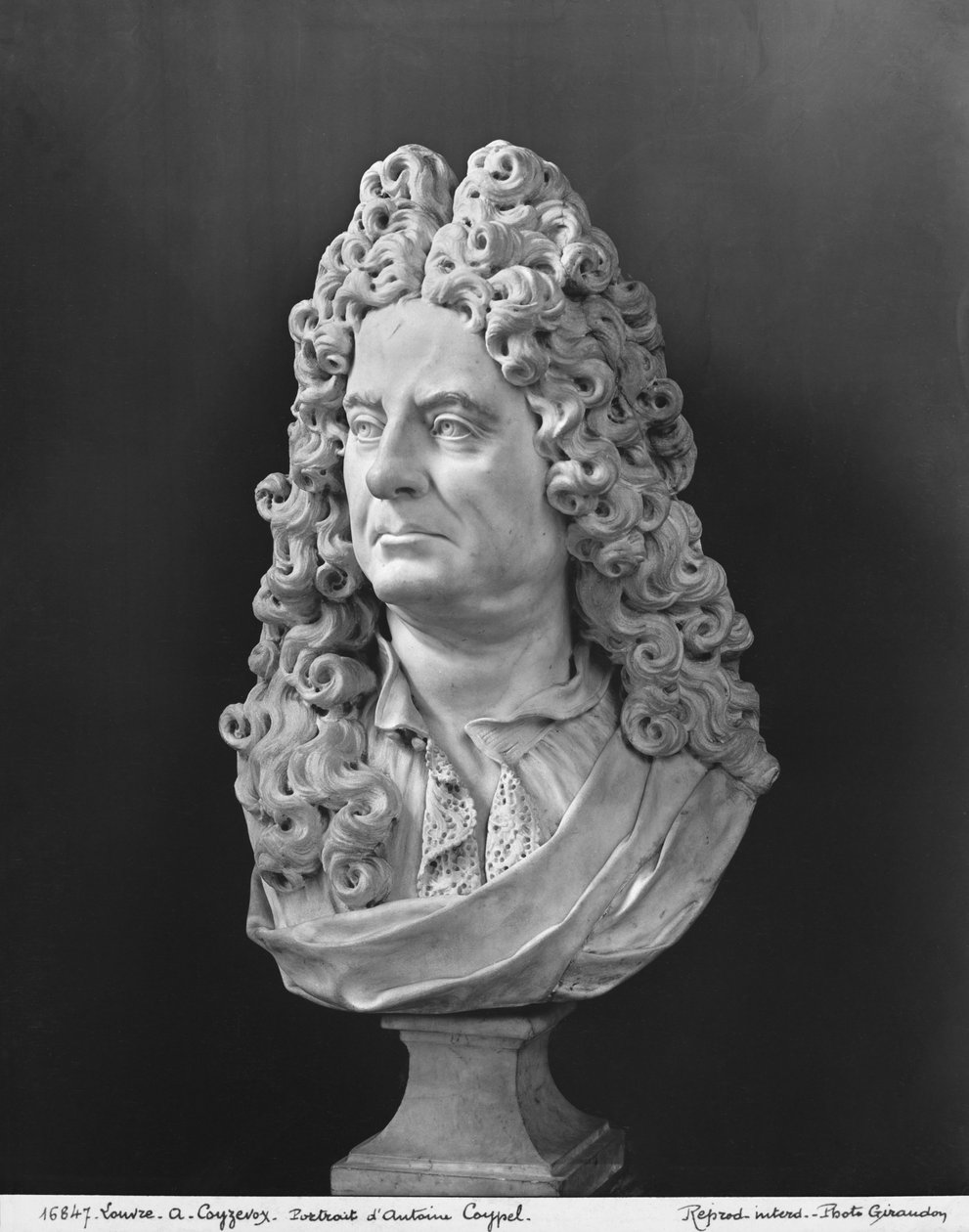Büste von Antoine Coypel (Marmor) von Antoine Coysevox