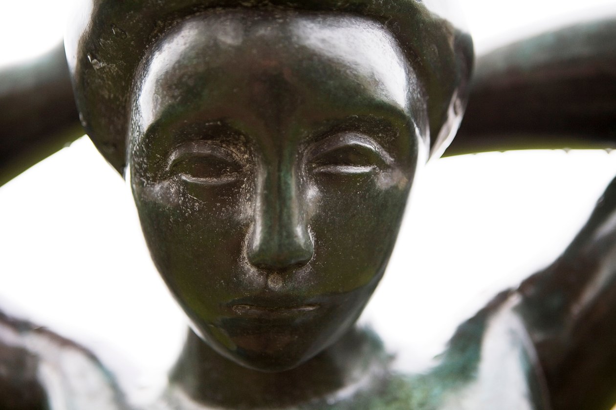 Badende, die ihr Haar ordnet (Detail), 1930 von Aristide Maillol