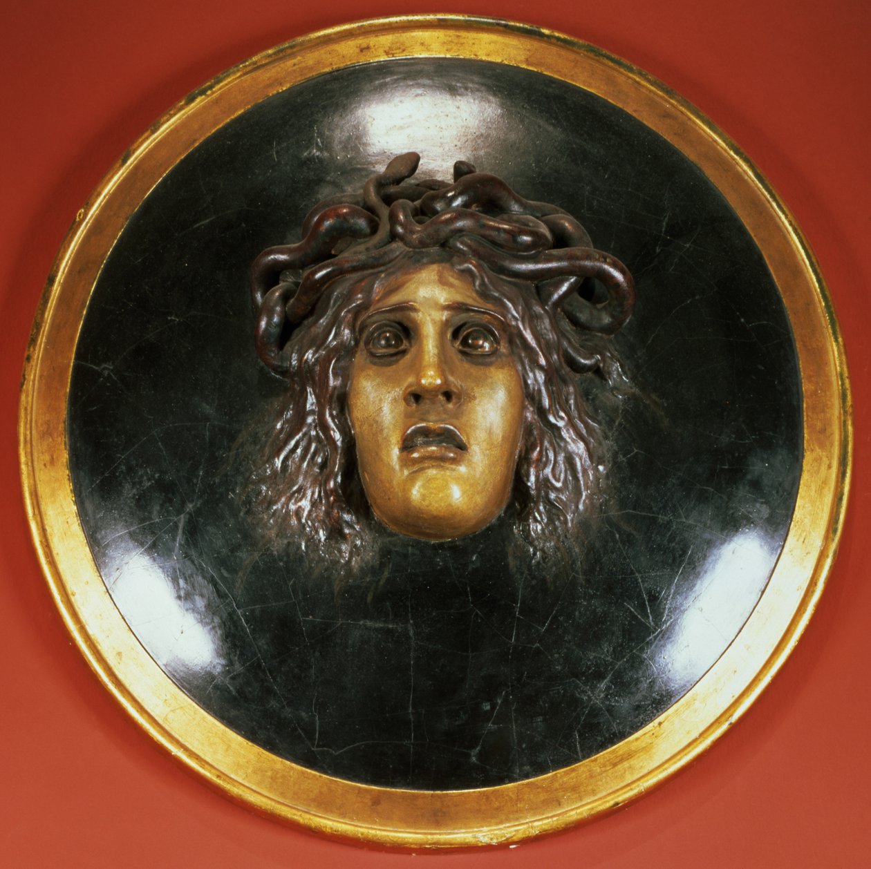 Medusaschild (bemaltes Gipsrelief) von Arnold Böcklin