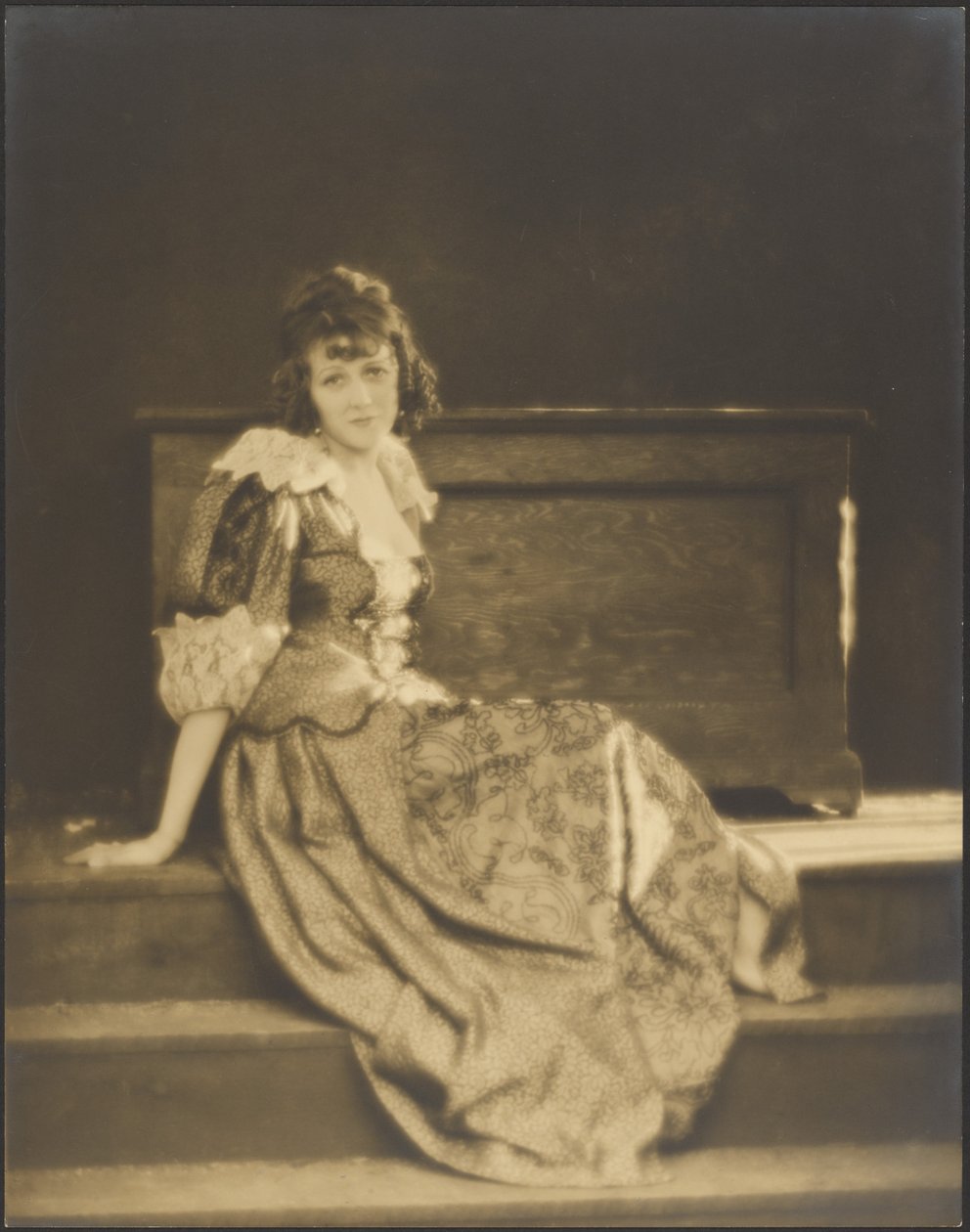 [Frau in Bauernkleidung] von Arthur F. Kales
