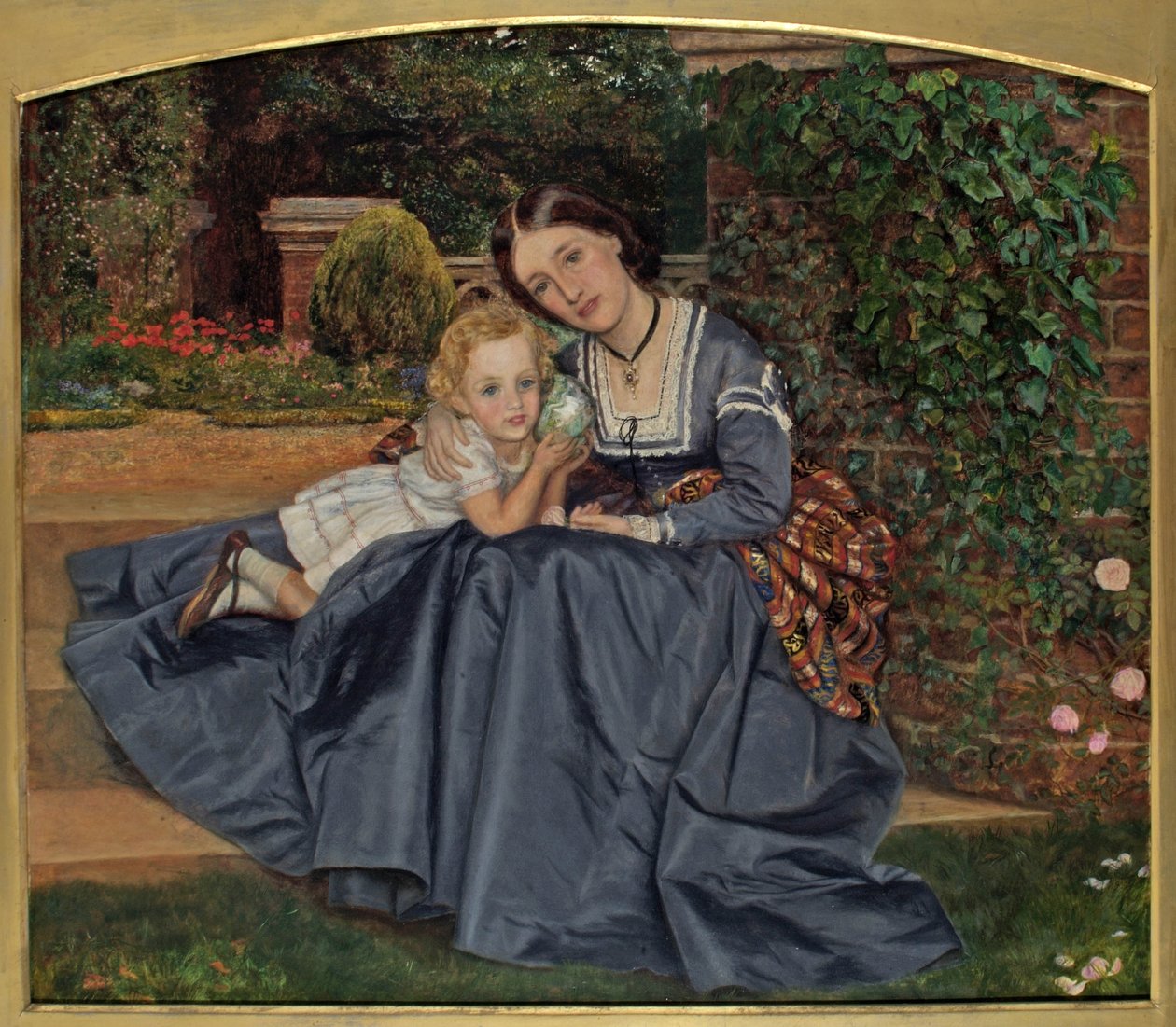 Mutter und Kind im Garten sitzend, 1865-70 von Arthur Hughes