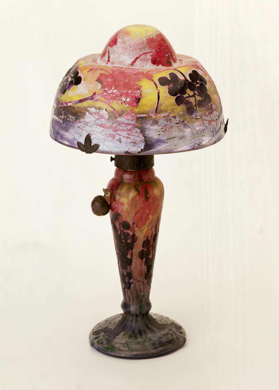 Geschnitzte und geätzte Tischlampe von Auguste Daum