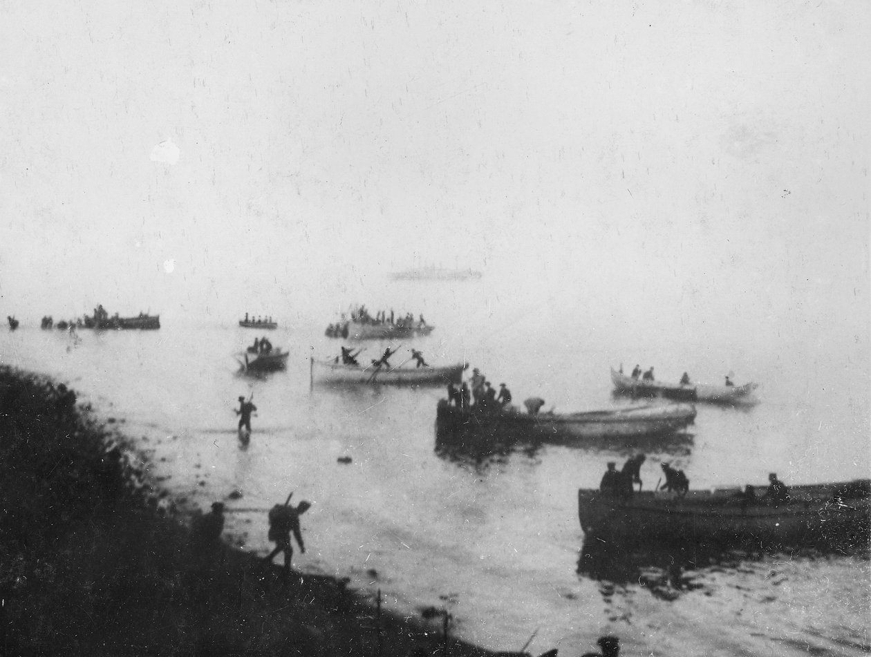 Landung in Anzac Cove, ca. 1915 von Australian Photographer