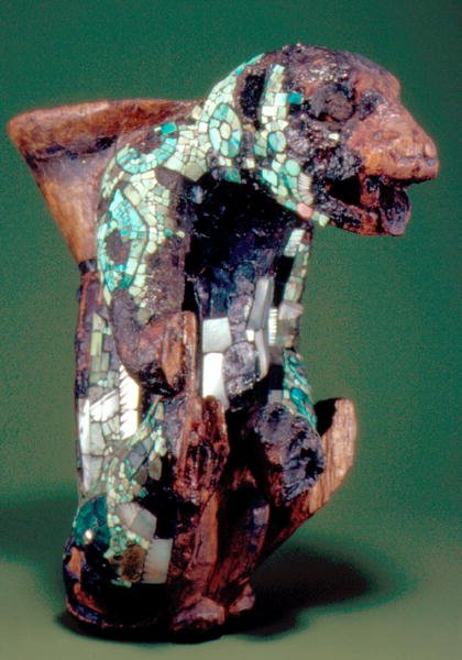 Fragment einer geflügelten Schlange von Aztec