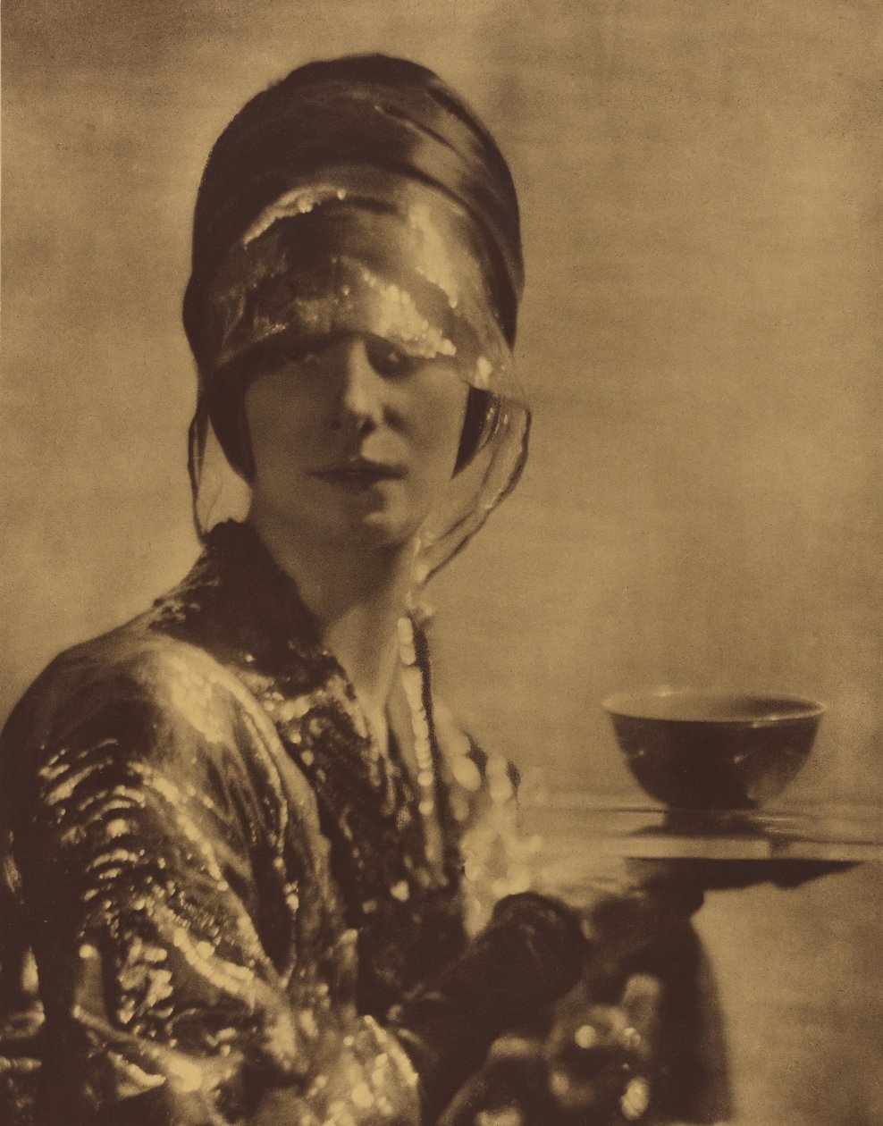 Der Becher von Baron Adolf De Meyer