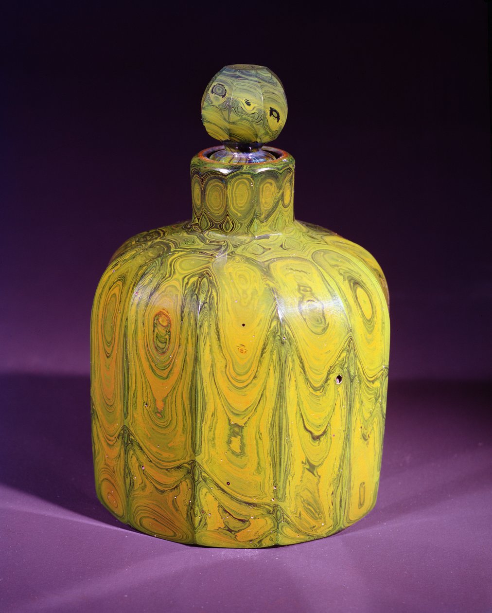 Lithyalin-Duftflasche und Stopfen, ca. 1830 von Bohemian School