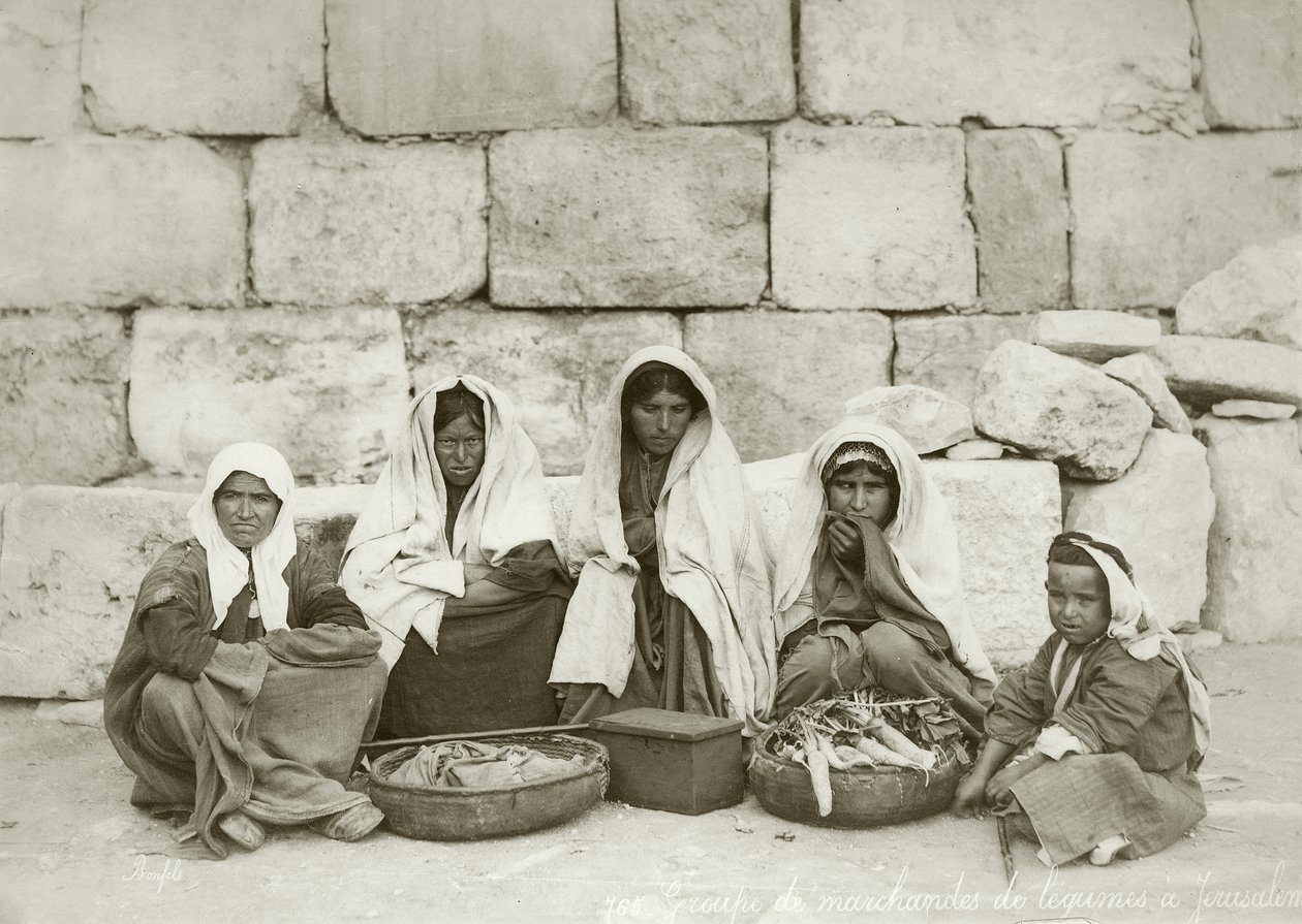 Eine Gruppe von Fellachen am Ende des Marktes, ca. 1867-98 von Bonfils Studio