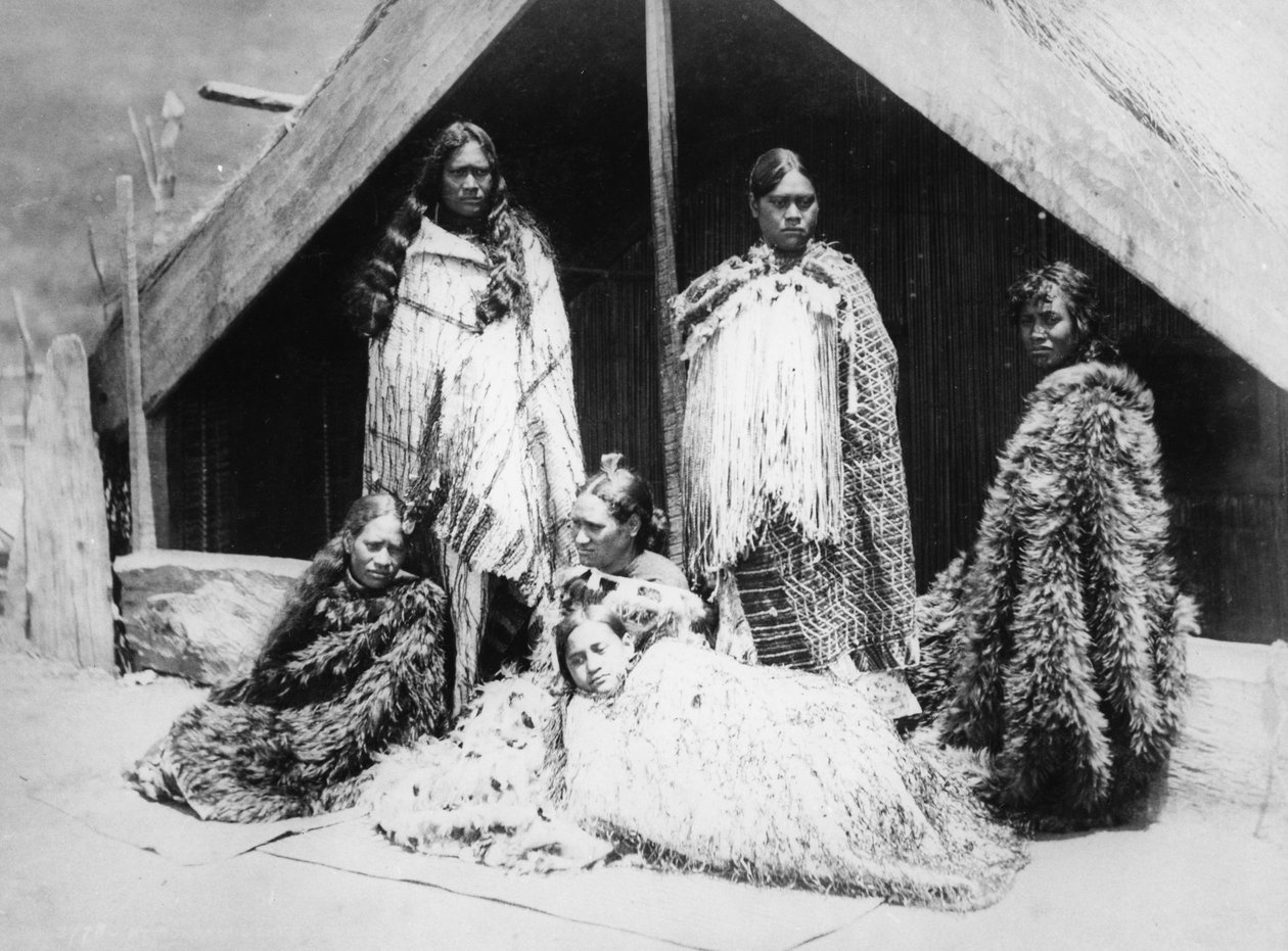Eine Gruppe von Maori-Frauen, ca. 1880er von Burton Brothers Studio