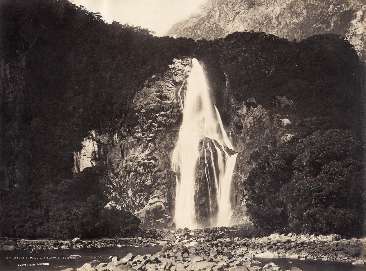 Bowen Fall, Milford Sound, 1889 von Burton Brothers Studio