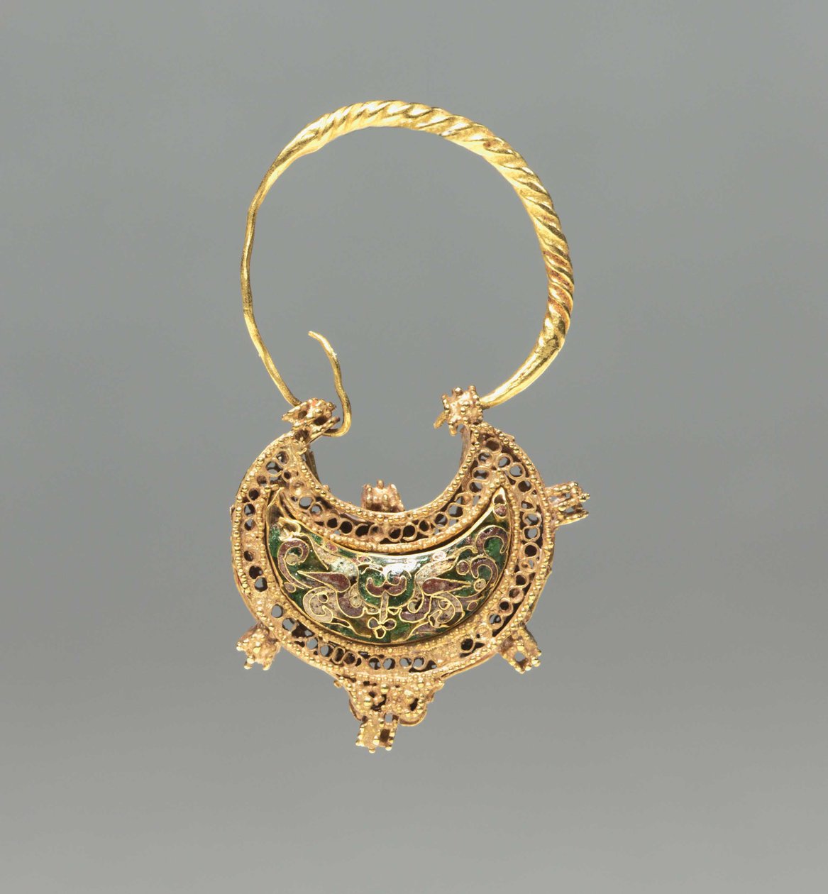 Halbmondförmiger Ohrring von Byzantine