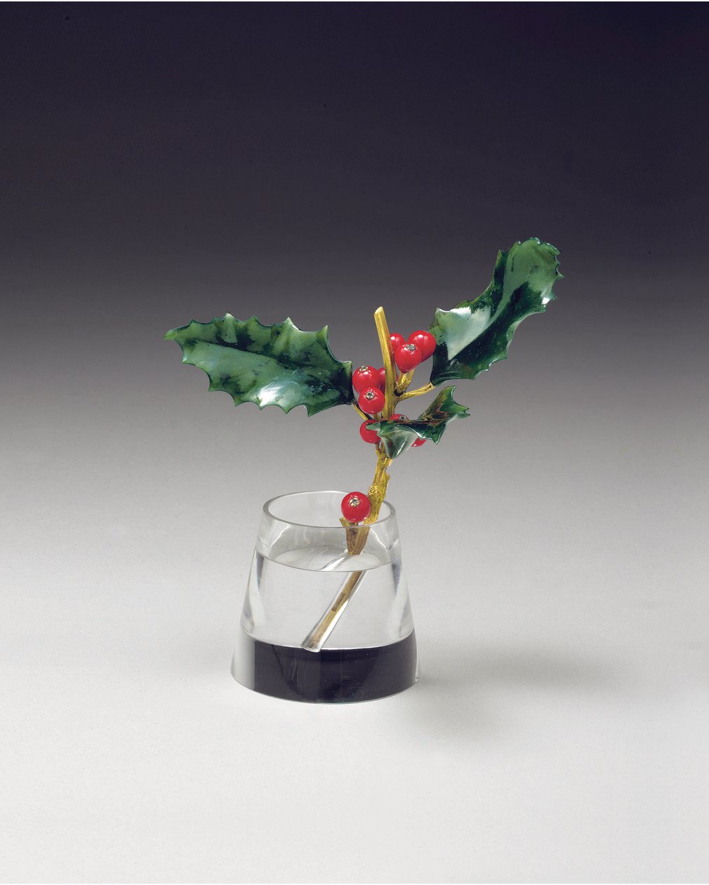 Stechpalmenzweig in einer sich verjüngenden Vase, ca. 1890 von Carl Fabergé