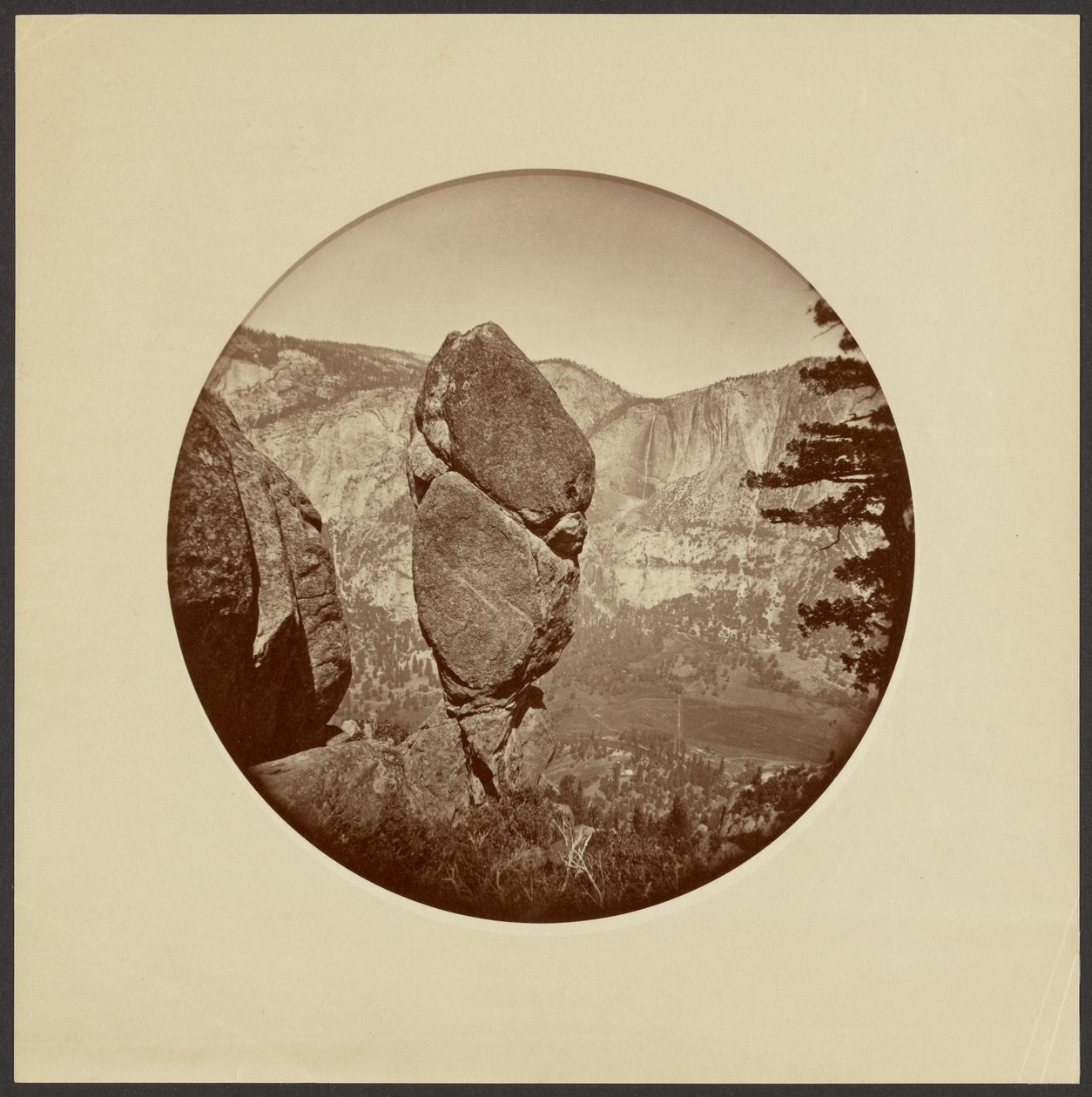 "Agassiz"-Säule, Yosemite von Carleton Watkins