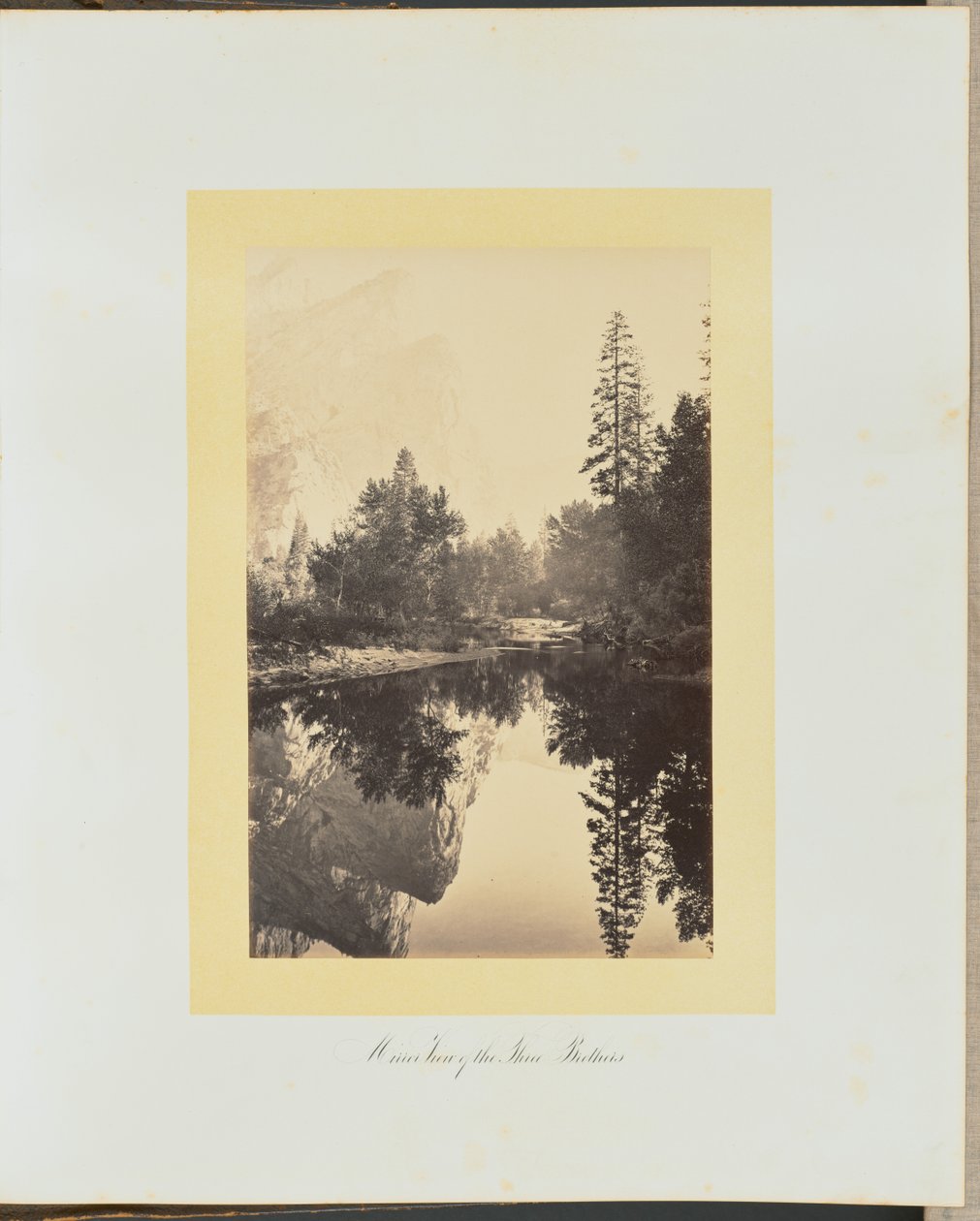Spiegelansicht der Drei Brüder von Carleton Watkins