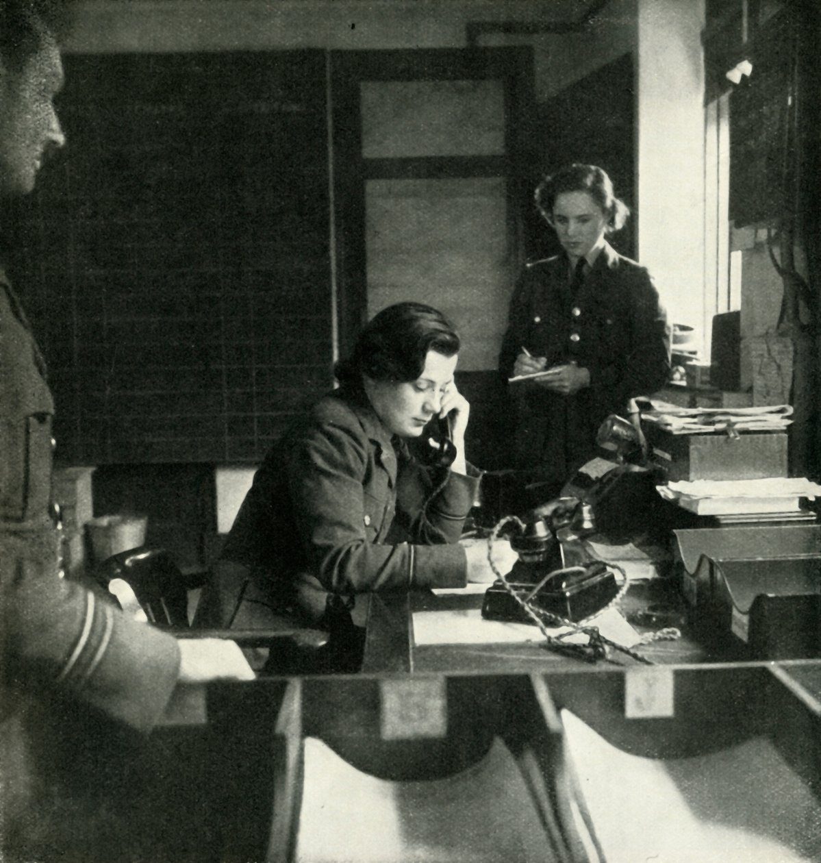 Ein Stationsinformationsraum von Cecil Beaton
