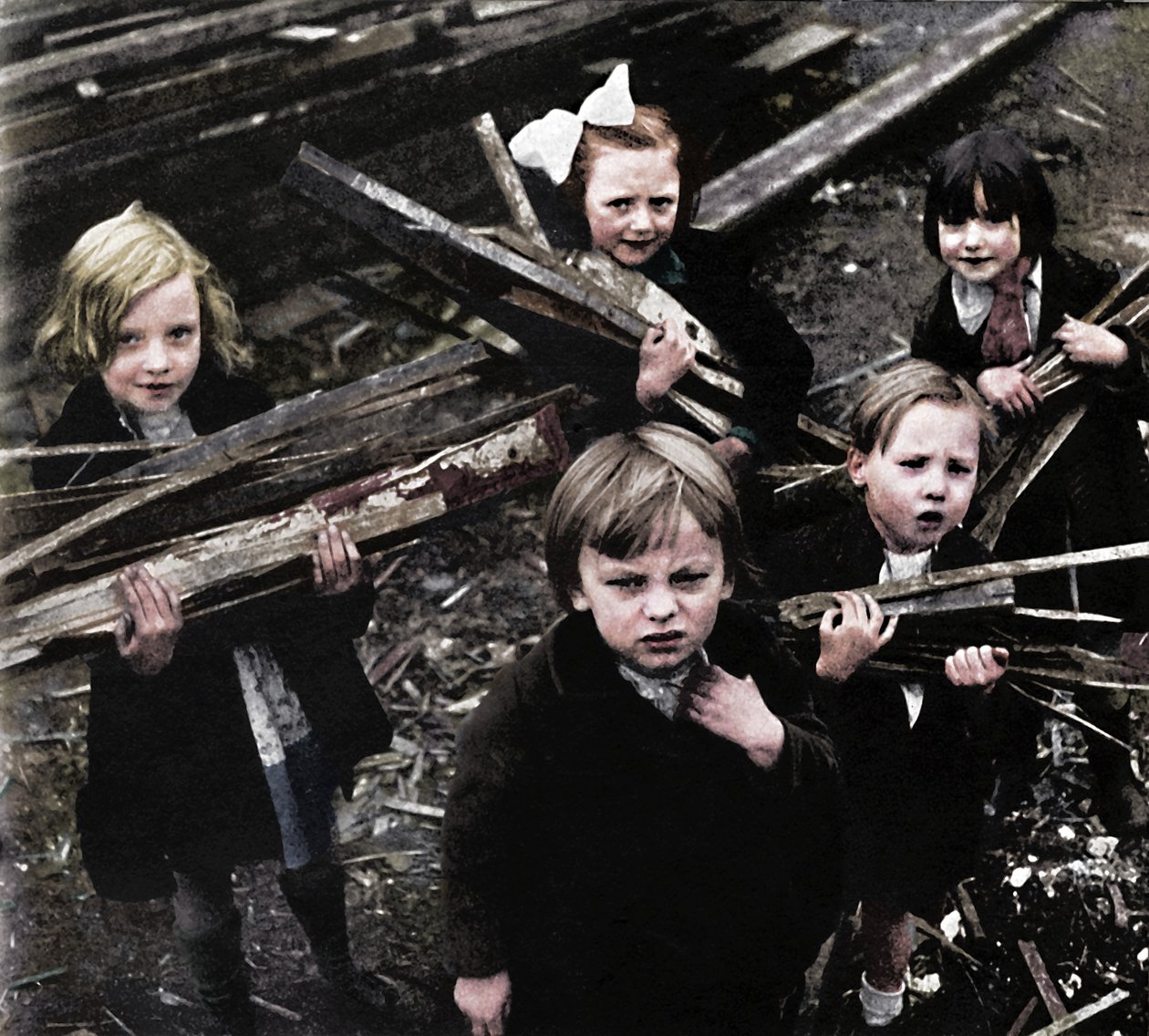 Brennholz, 1941 von Cecil Beaton