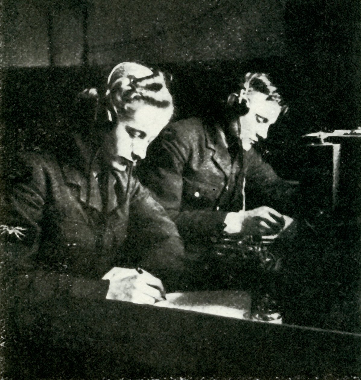Im Signaldienst, um 1943 von Cecil Beaton