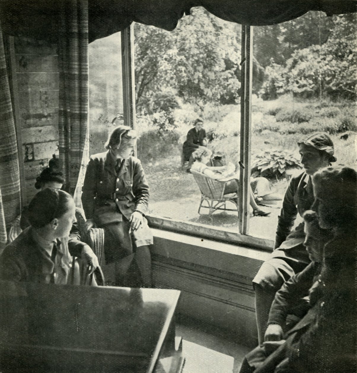 Sommertag, um 1943 von Cecil Beaton