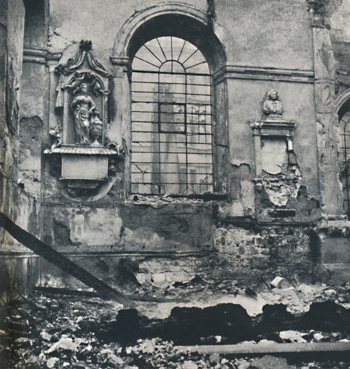 Diese Fragmente St. Lawrence Jewry, 1941 von Cecil Beaton