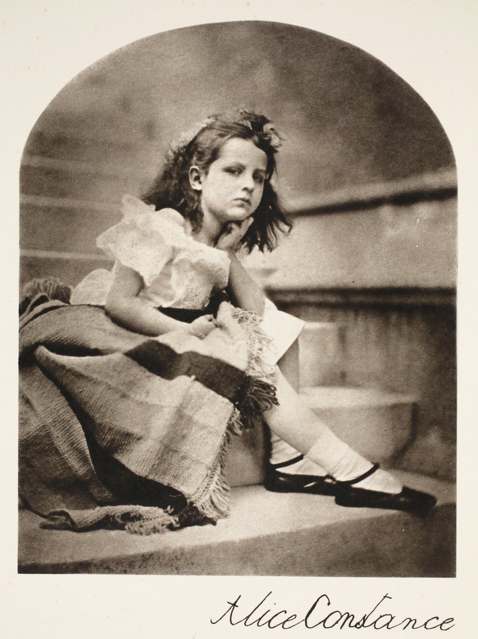 Alice Constance Westmacott, 9. Juli 1864 (Sepia-Foto) von Charles Lutwidge Dodgson