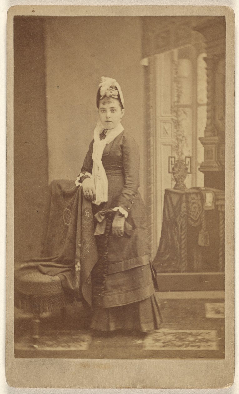 [Unidentifizierte junge Frau, stehend] von Charles Waldack