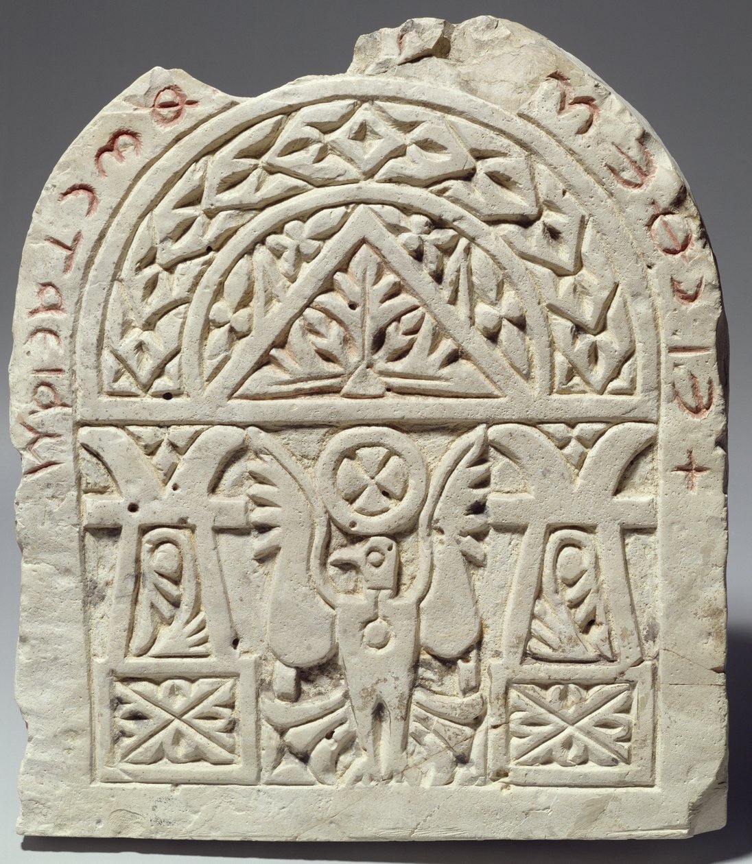 Grabstele mit einer Taube oder einem Adler, 8.-9. Jahrhundert n. Chr. (Kalkstein) von Coptic