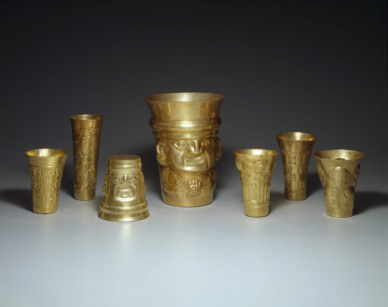 Becher, 900-1100 (Gold) von Culture Sicán