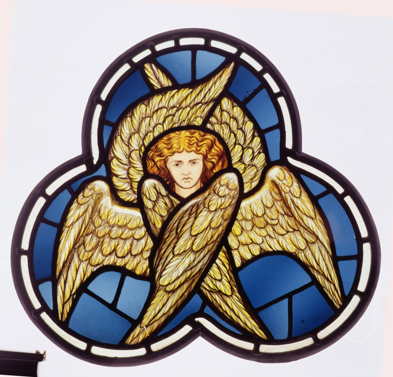 Fenster mit einem vielgeflügelten Engel, hergestellt von der William Morris Fabrik, 1870 von Dante Gabriel and Burne Jones, Edward Rossetti