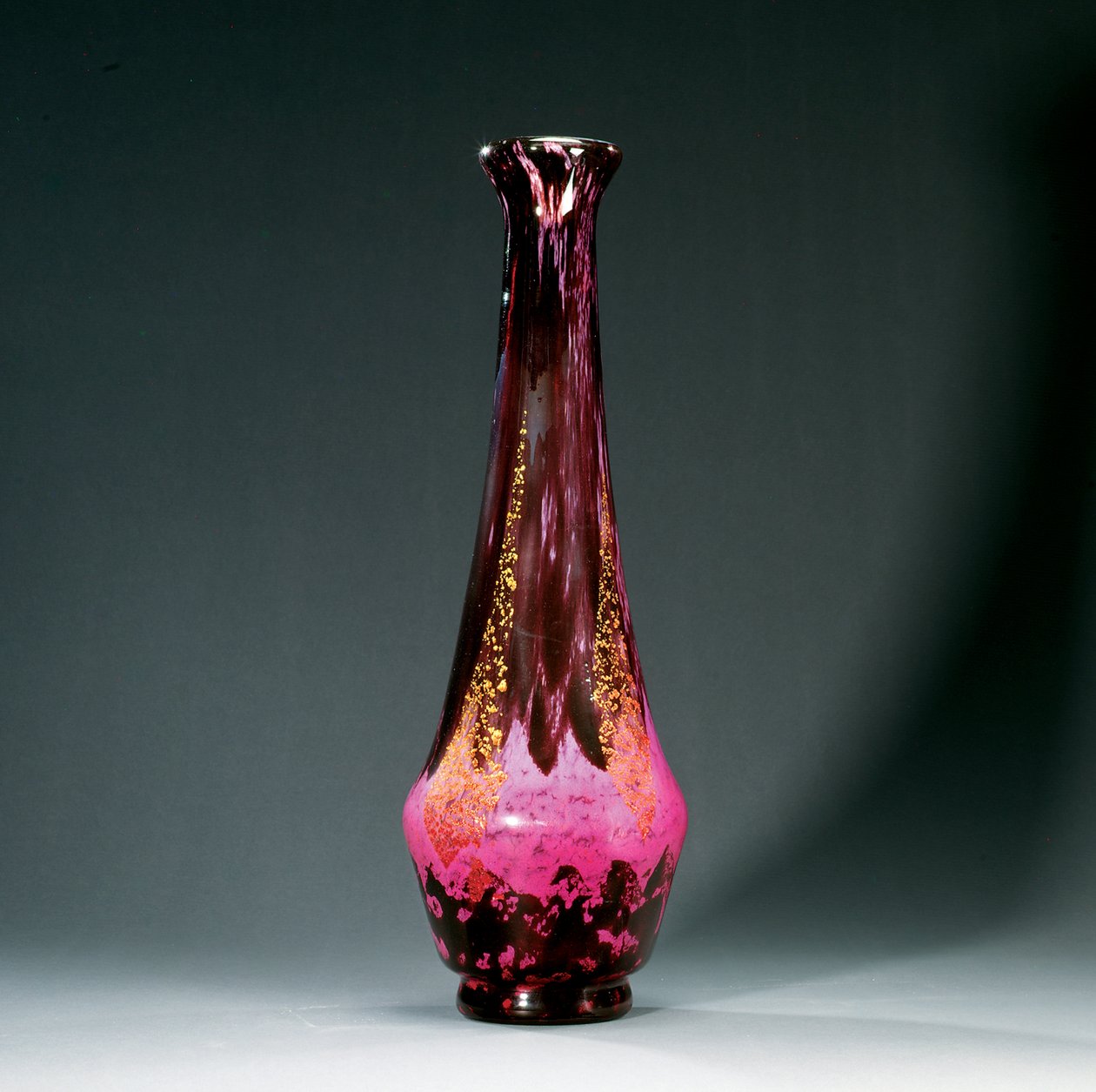Hohe Vase, ca. 1920 von Daum Freres