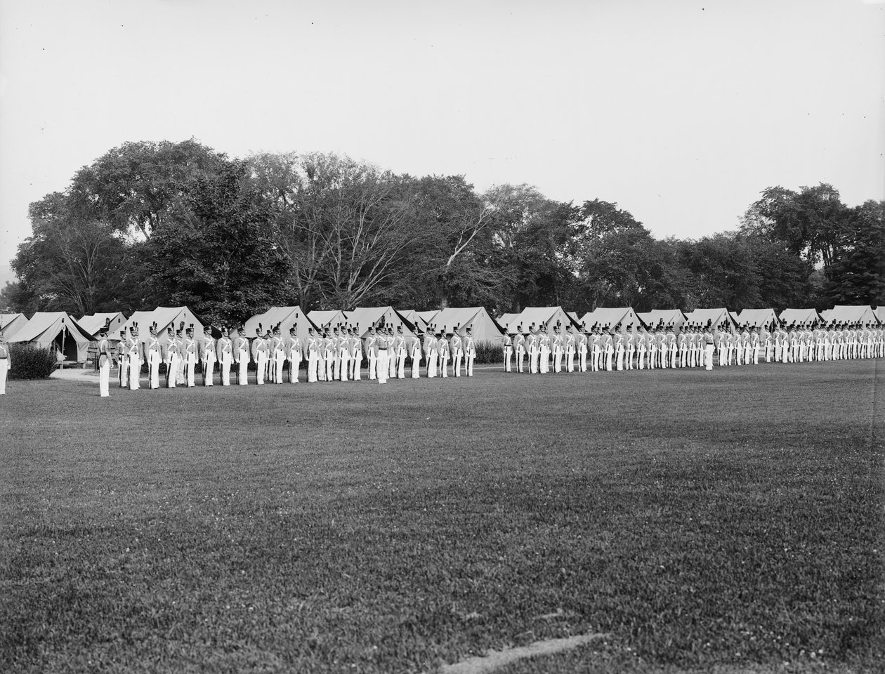 Parade, Sonnenuntergangskanone und Farben, West Point, New York, ca. 1905 von Detroit Publishing Co.
