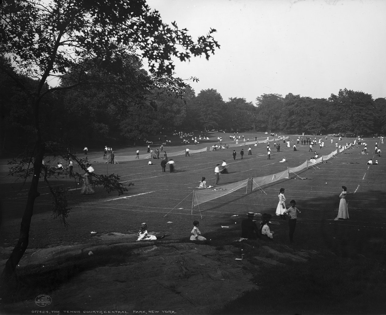 Die Tennisplätze, Central Park, New York, ca. 1904 von Detroit Publishing Co.