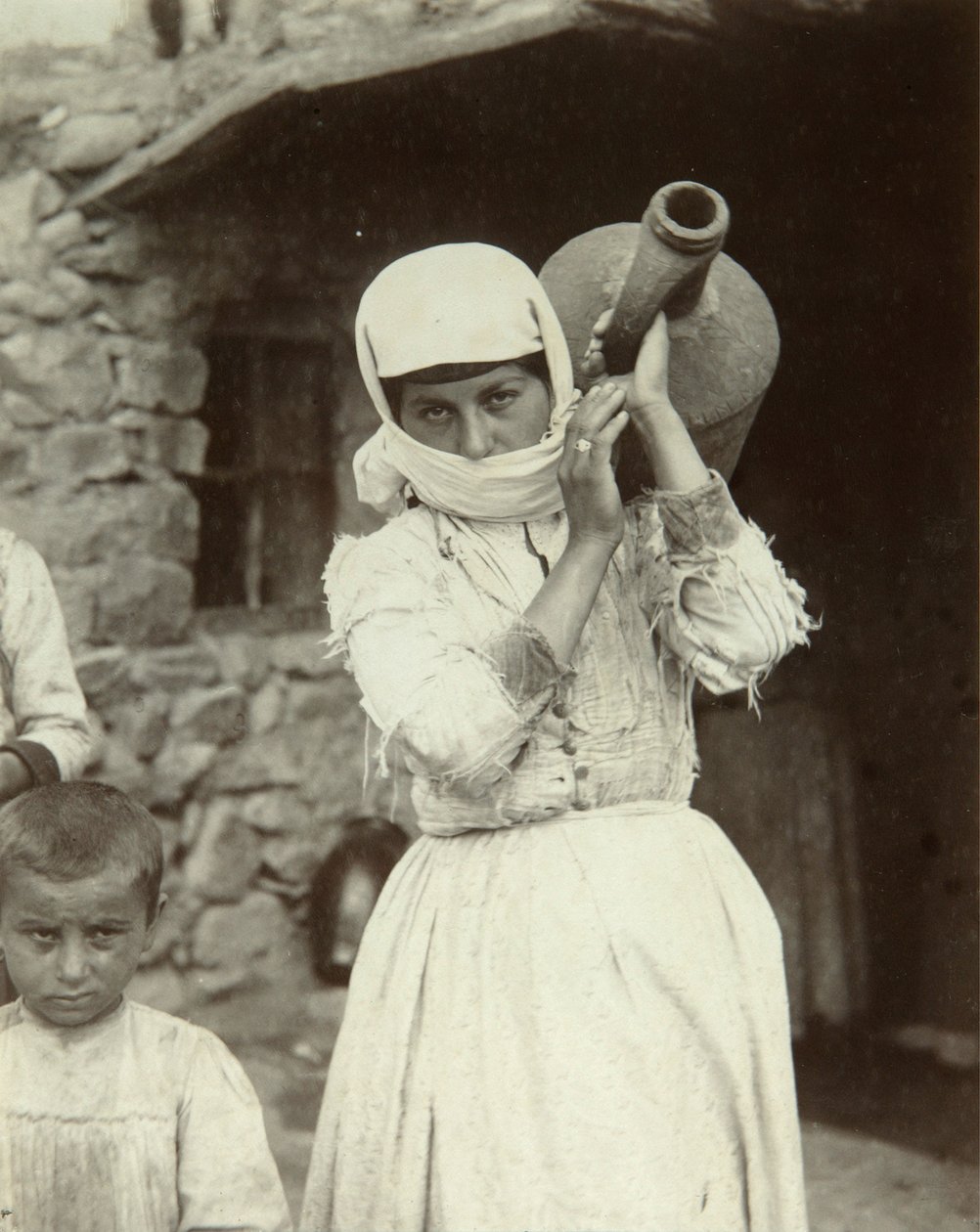 Armenisches Landmädchen, Jerewan (s/w Foto) von Dmitri Ivanovich Yermakov
