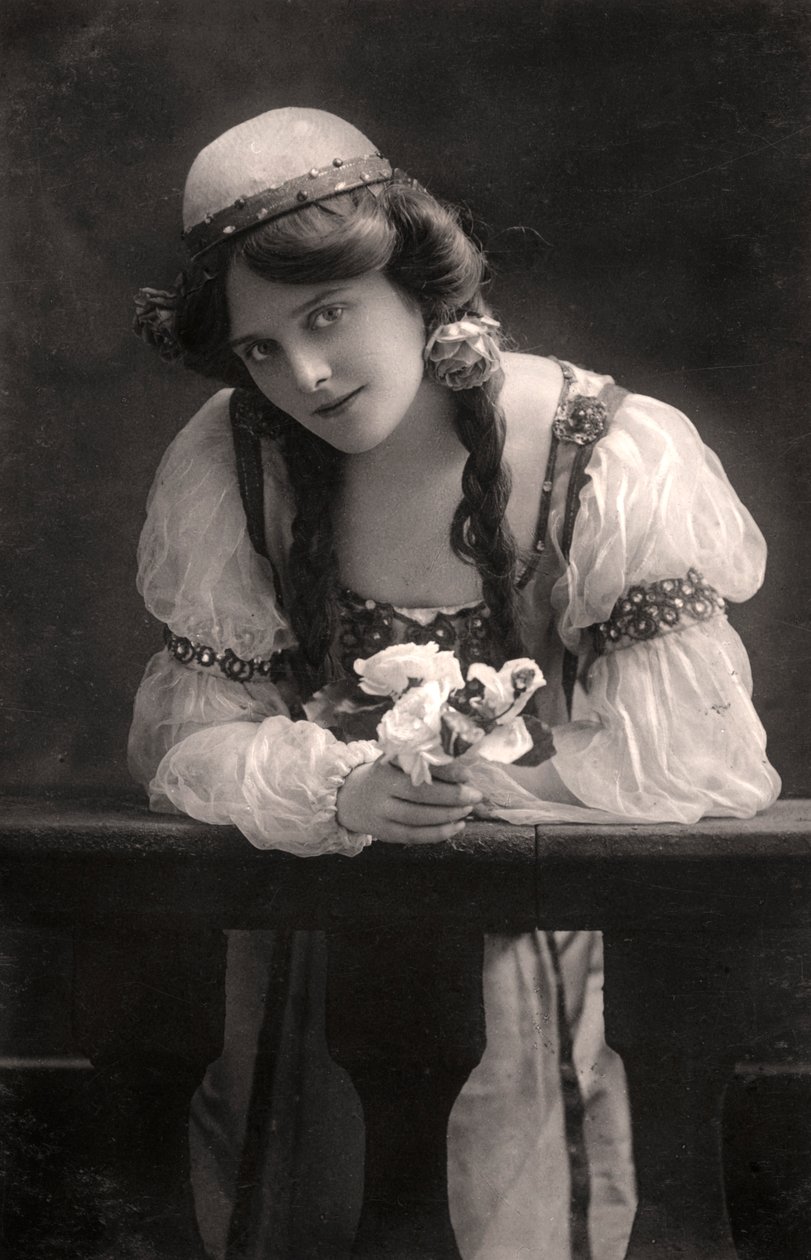 Maie Ash, Schauspielerin, 1900er von Dover Street Studios