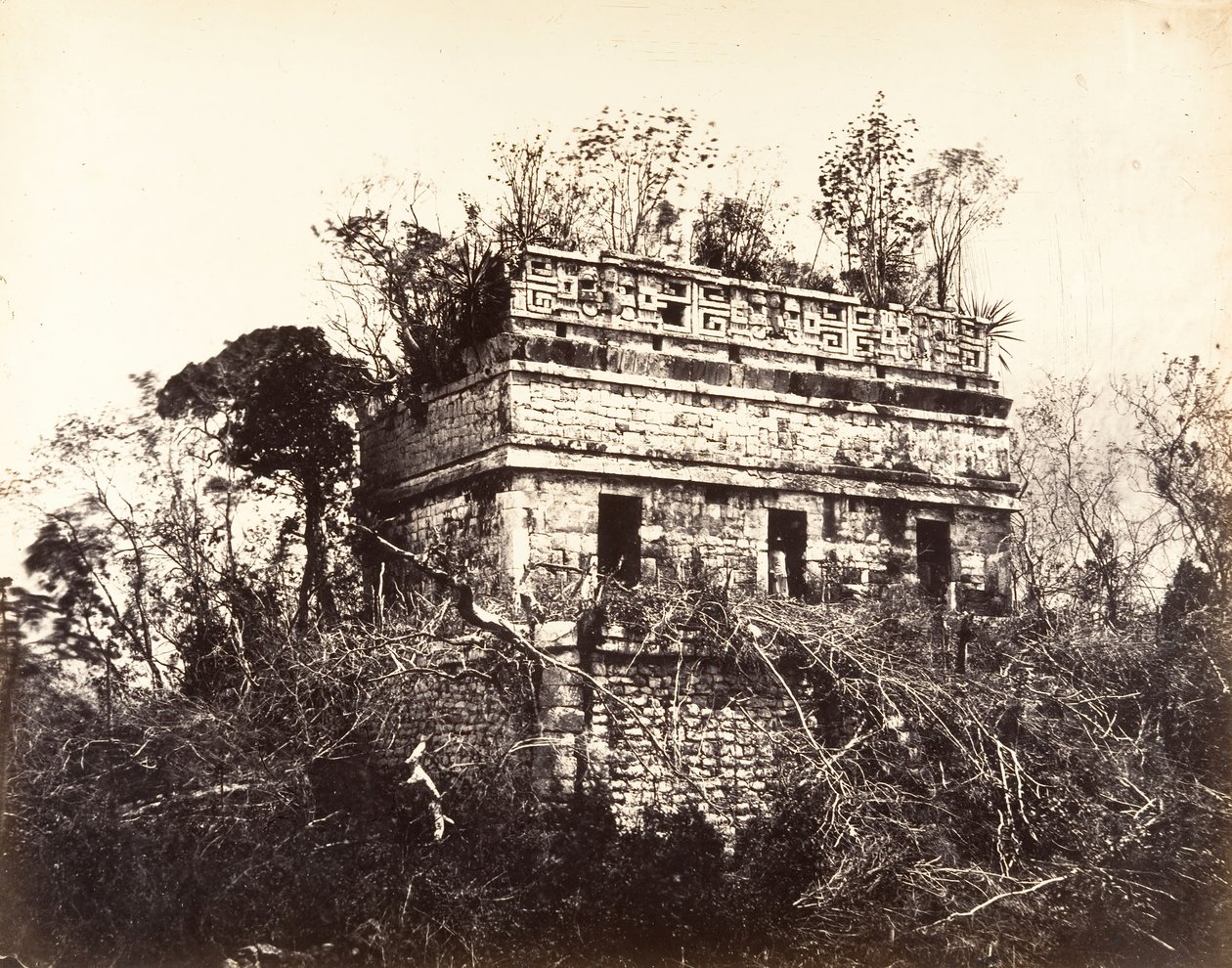 Das Gefängnis, in Chichen-Itza, 1857-89 von Désiré Charnay