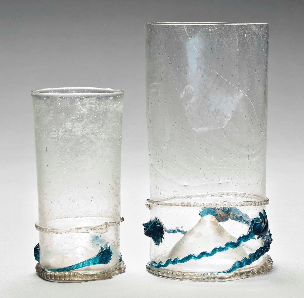 Zwei Façon-de-Venise-Glas 