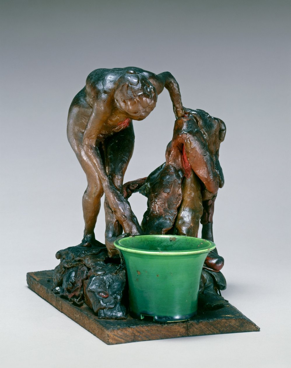 Frau wäscht ihr linkes Bein, ca. 1890er von Edgar Degas