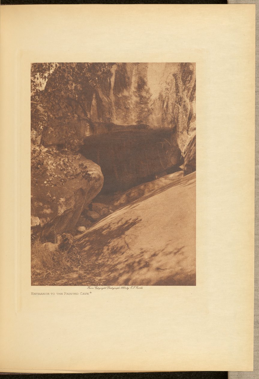 Eingang zur bemalten Höhle von Edward S. Curtis