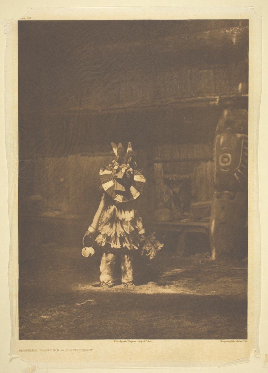 Maskierte Tänzerin - Cowichan von Edward S. Curtis