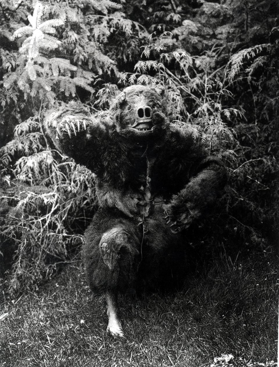 Nane-Qagyuhl, Indianerkostüm von Edward Sheriff Curtis
